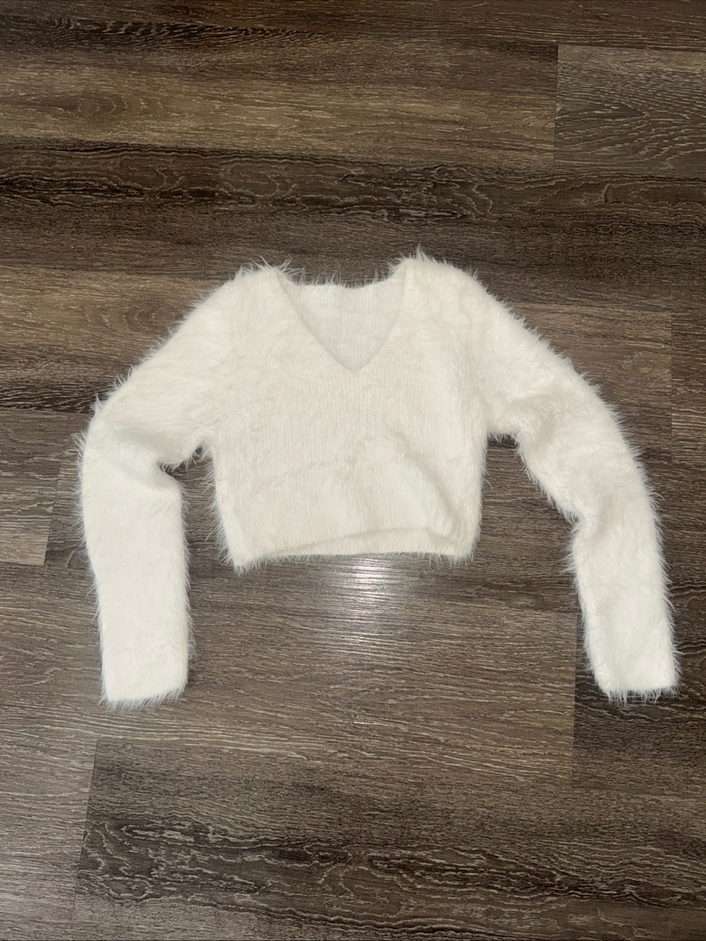 Cropped Fuzzy V-Neck Sweater White Cozy y2k Pull Over Old Money Size XS Bratz